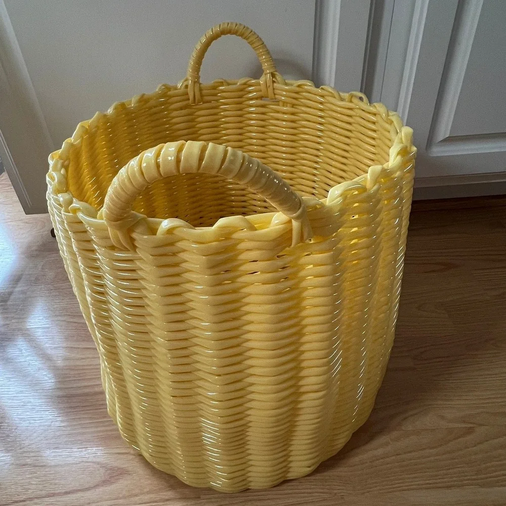Woven Plastic Laundry Basket Unisex Medium Yellow NWOT Retro Wicker Look